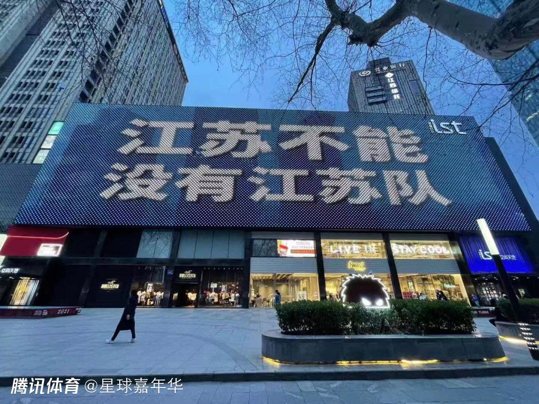 易边再战，第55分钟，查奥纳左路得球，随即起脚远射，这球打高了。